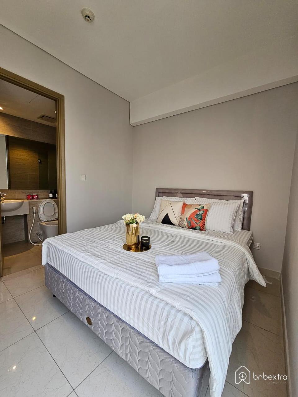3Br Flat In Taman Anggrek Residence Jakarta Extérieur photo